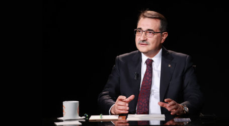 Bakan Dönmez, yakın bölgelerdeki enerji kaynaklarının Türkiye’ye gelmesi için çalıştıklarını söyledi