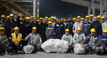 Enerji ve Tabii Kaynaklar Bakanı Dönmez, Balıkesir’de bor tesisi çalışanlarıyla buluştu