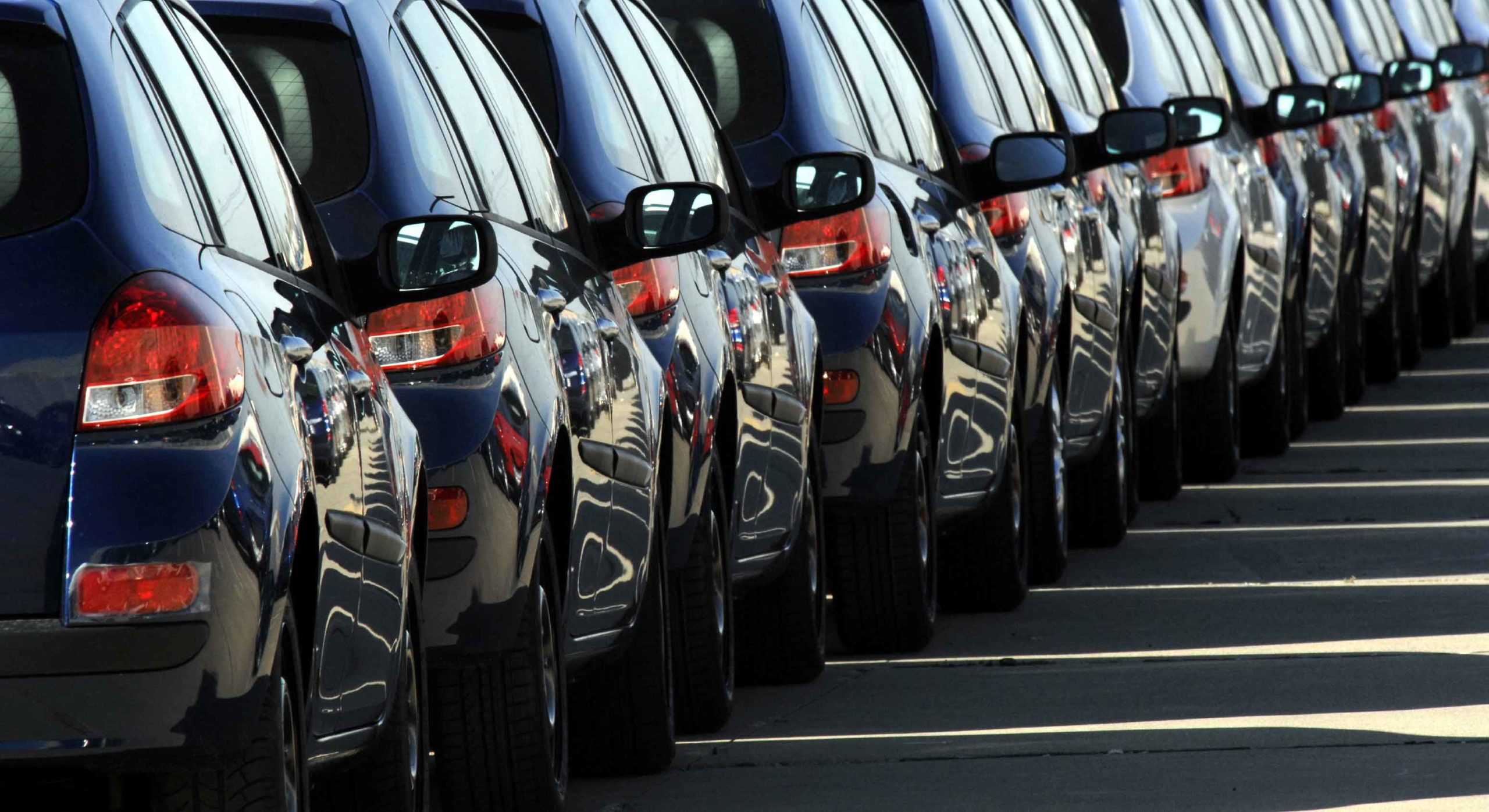 İngiltere, benzinli ve dizel otomobillerin satışına yönelik yasağı 2035’e erteleyecek