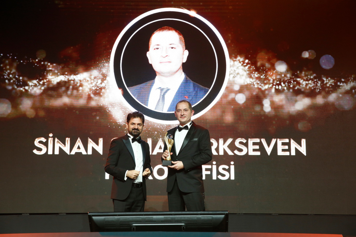 Petrol Ofisi CMO’su Sinan Seha Türkseven’e “Altın Lider” ödülü verildi