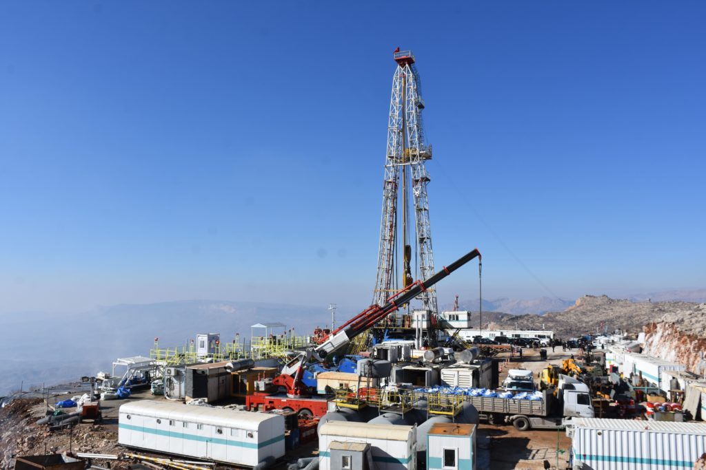 Şırnak'ta Namaz Dağı bölgesinde Şırnak-1 kuyusunda sondaj çalışması başlatıldı