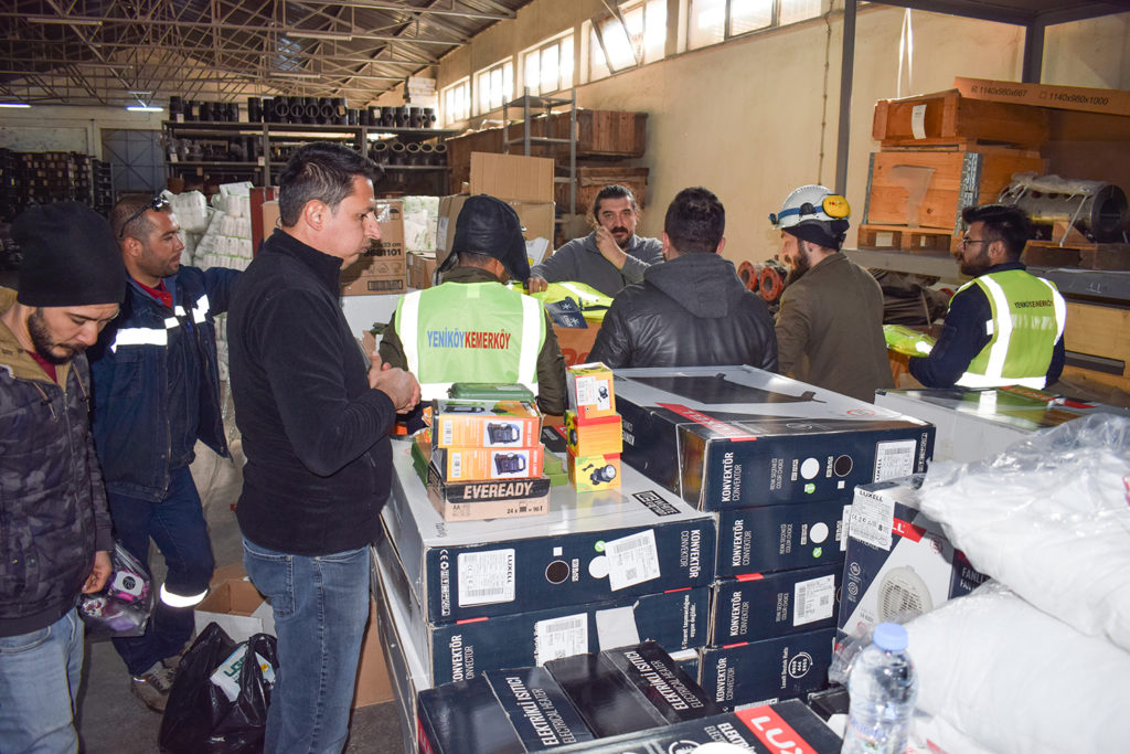 YK Enerji, deprem bölgesine arama kurtarma ekipleri ve iş makinaları gönderdi