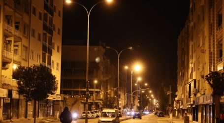 Kahramanmaraş merkezli depremlerin ardından sokak lambalarına elektrik verilmeye başlandı
