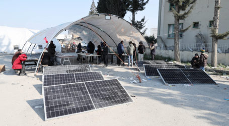 Hatay’daki çadır kentte enerji ihtiyacı için güneş panelleri kuruldu