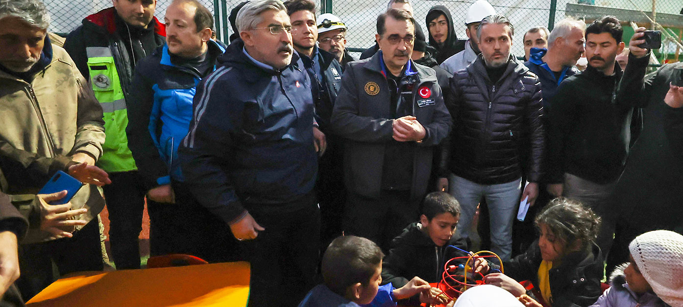 Bakan Dönmez, arama kurtarmanın ‘yeraltı kahramanlarını’ ziyaret etti