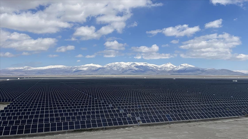 Karapınar'daki dünyanın tek yatırımcılı en büyük güneş santrali tam kapasite üretime başladı