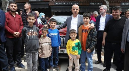 Bakan Kirişci, Türkiye’nin yerli otomobili Togg’u Kahramanmaraşlılar ile buluşturdu