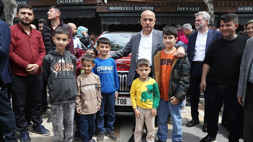 Bakan Kirişci, Türkiye’nin yerli otomobili Togg’u Kahramanmaraşlılar ile buluşturdu