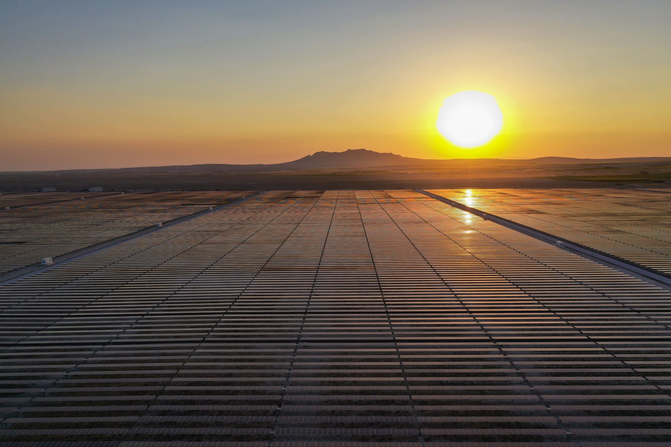 Küresel güneş enerjisi kurulu gücü 1,2 teravata yükseldi