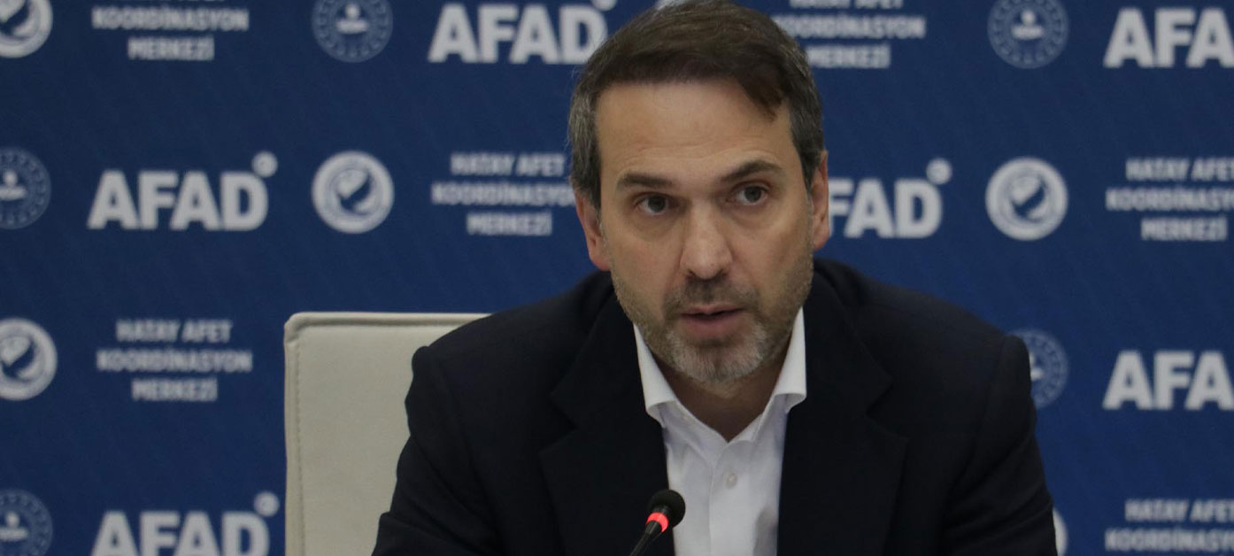 Bakan Bayraktar, Hatay AFAD Koordinasyon Merkezi’ni ziyaret etti