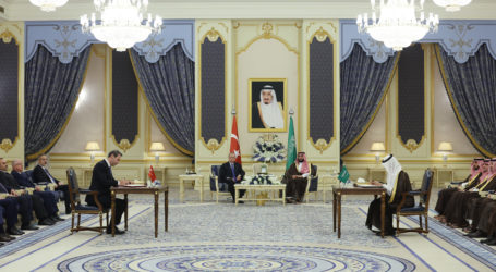 Türkiye ve Suudi Arabistan arasında yatırım, savunma sanayii, enerji, savunma ve iletişim alanında anlaşmalar imzalandı