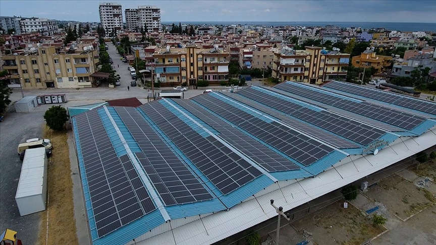 Hatay’da güneş enerjisiyle elektrik üreten belediye, bütçesine katkı sağlıyor