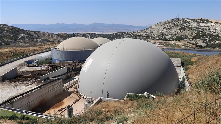 Burdur’da elektrik üretilen hayvansal atıktan gübre elde ediliyor