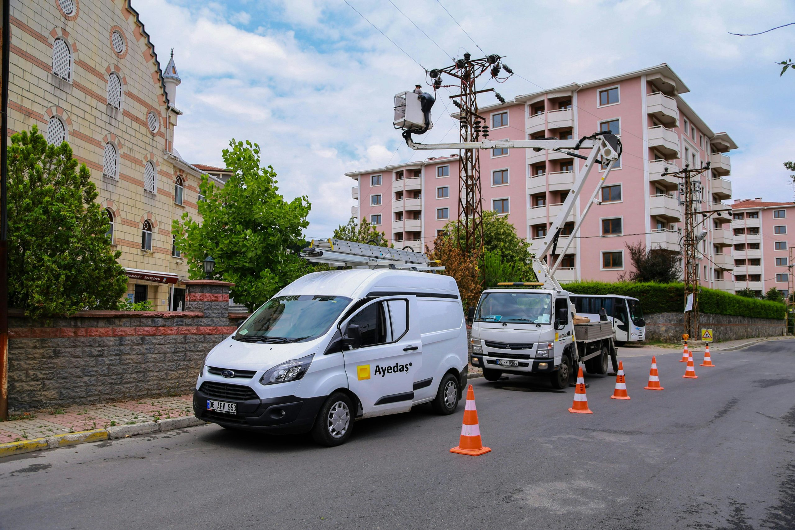 Enerjisa Dağıtım Şirketleri Anadolu Yakası, Karabük ve Osmaniye’yi bakım ve yatırımlarıyla aydınlattı