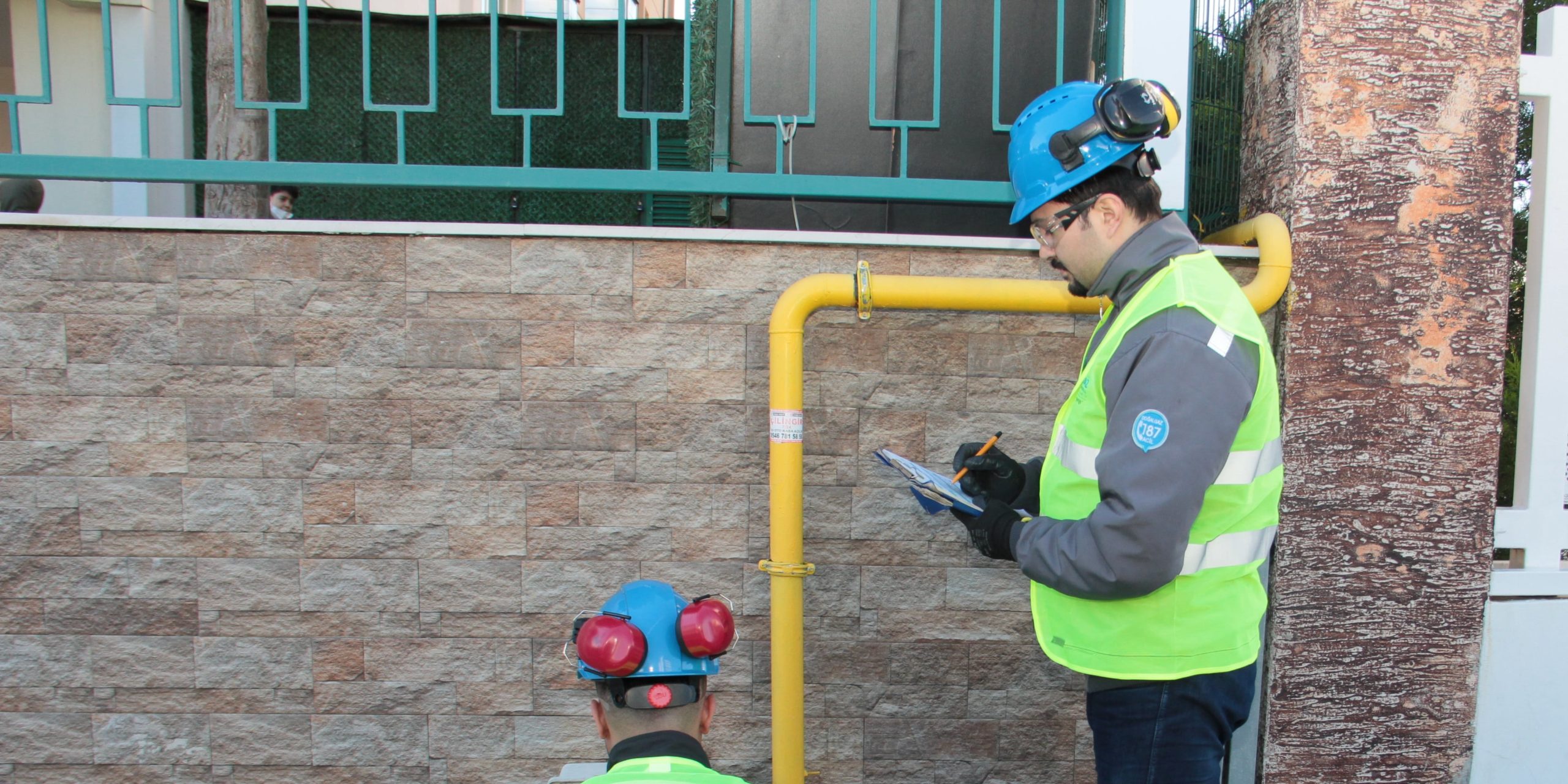 İzmir Doğalgaz, kullanılmayan doğalgaz kutularını söküyor