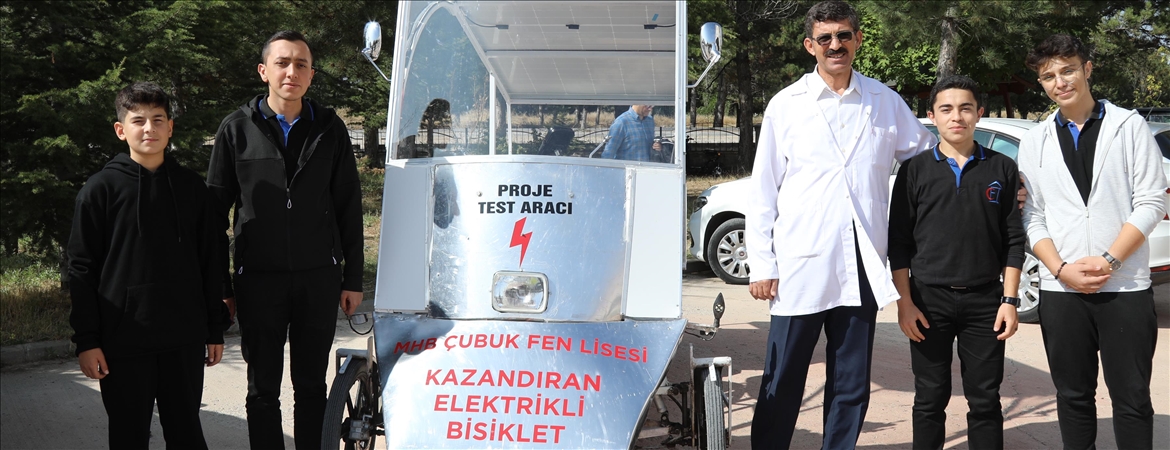 Liseliler ürettikleri elektrikli bisiklet için faydalı model belgesi bekliyor