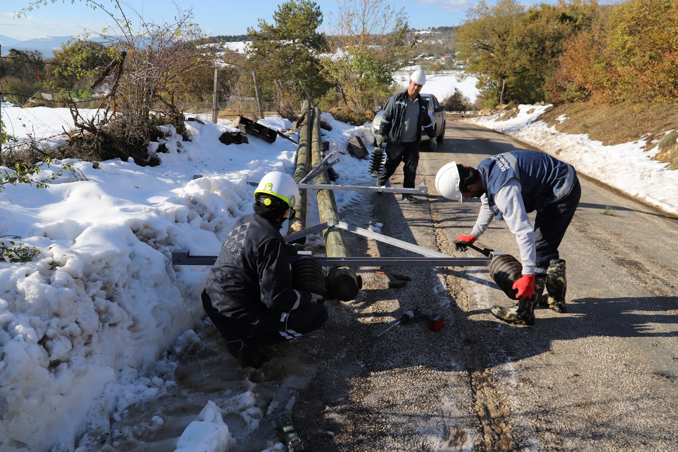 SEDAŞ Bolu ve Düzce’de yoğun kar yağışı ile mücadele etti