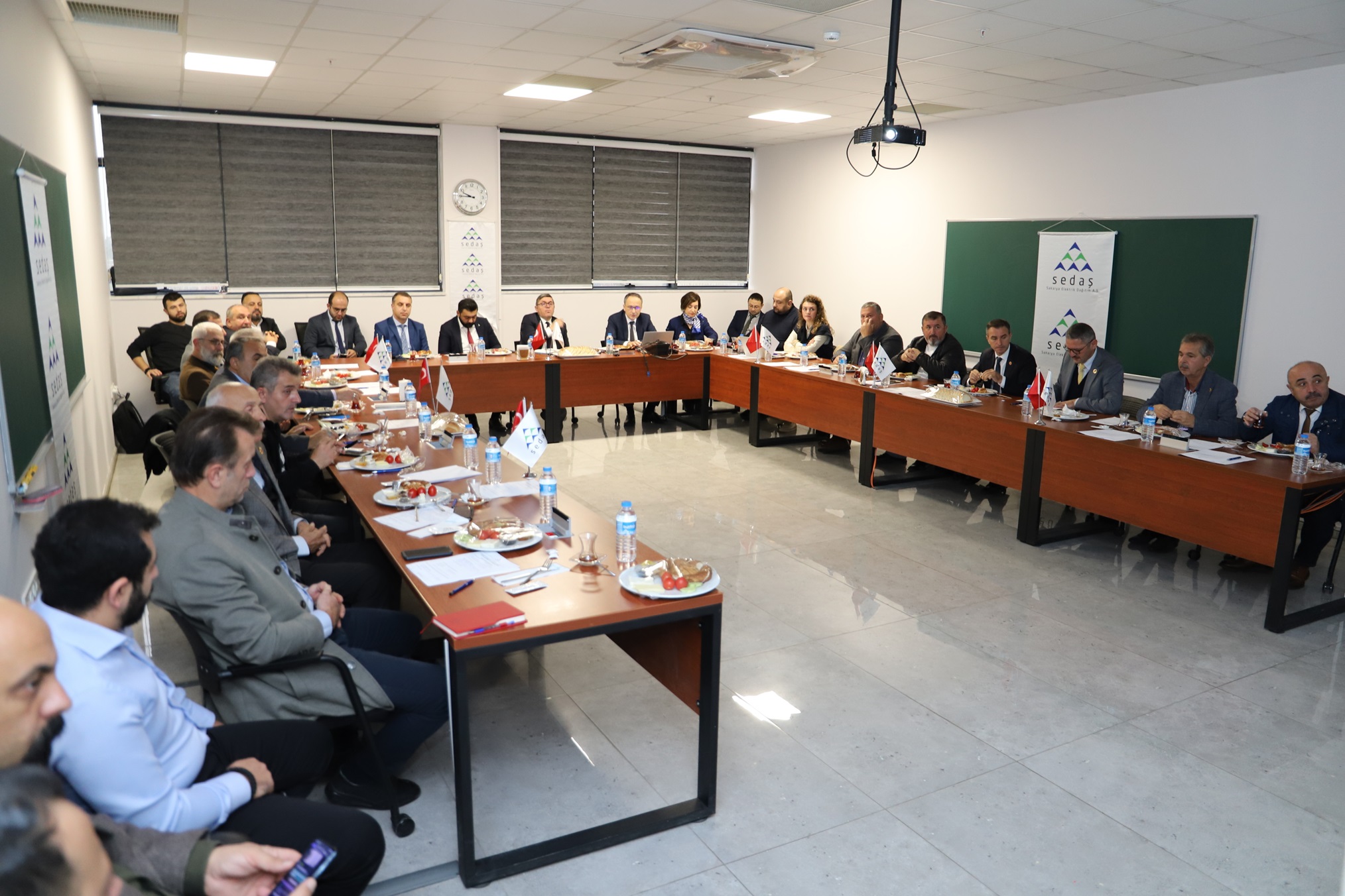 SEDAŞ yöneticileri Kocaeli’nde muhtar dernek başkanları ile buluştu