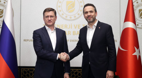 Bakan Bayraktar, Rusya Başbakan Yardımcısı Novak ile bir araya geldi