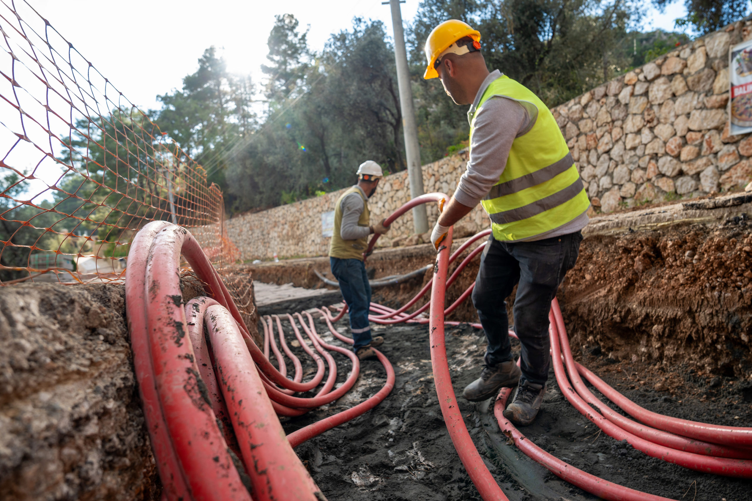 AEDAŞ, Kaş’ın elektrik şebeke uzunluğunu yüzde 21, trafo gücünü yüzde 46 arttı