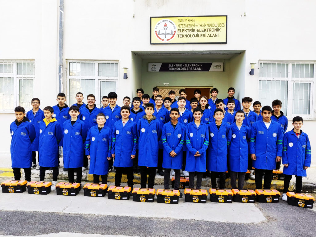 BEDAŞ, AEDAŞ ve ÇEDAŞ tarafından 2018’de hayata geçirilen “Enerjinin Yıldızları” Projesi, sektöre yüzlerce yıldız kazandırdı. 