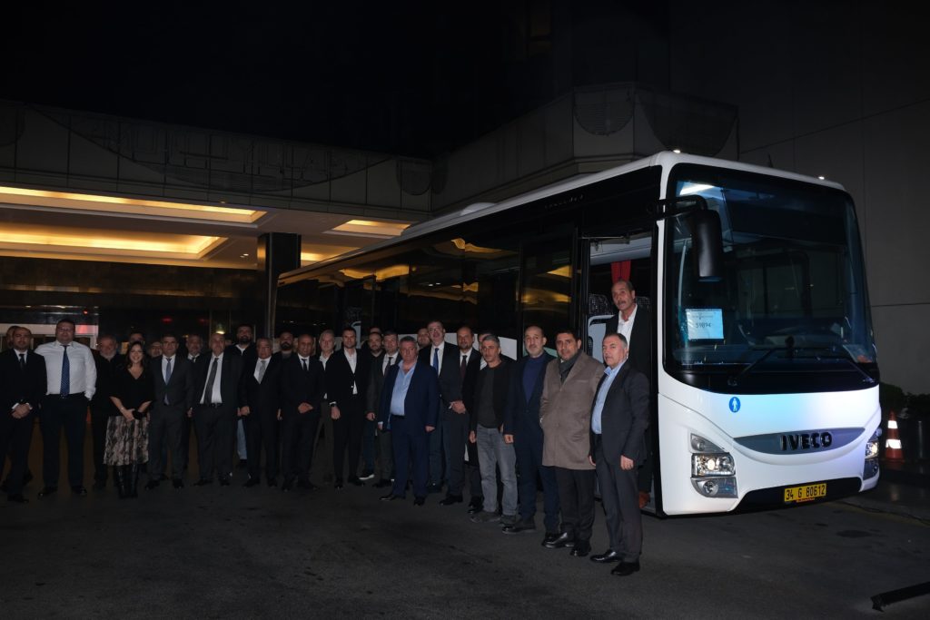 IVECO BUS ve Yetkili Satıcısı FSM Demirbaş Otomotiv, CROSSWAY’i düzenlenen lansmanla sektör profesyonellerinin beğenisine sundu.