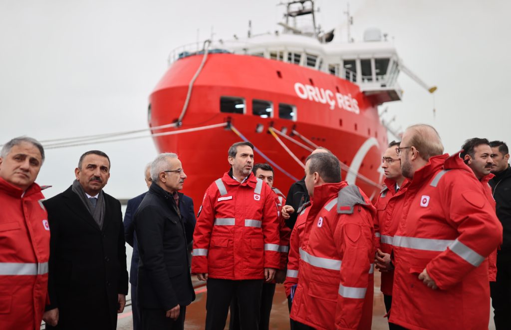 Bakan Bayraktar, Sakarya Gaz Sahası'nda günlük üretim miktarının 23 kuyuda 2,7 milyon metreküpe ulaştığını bildirdi.