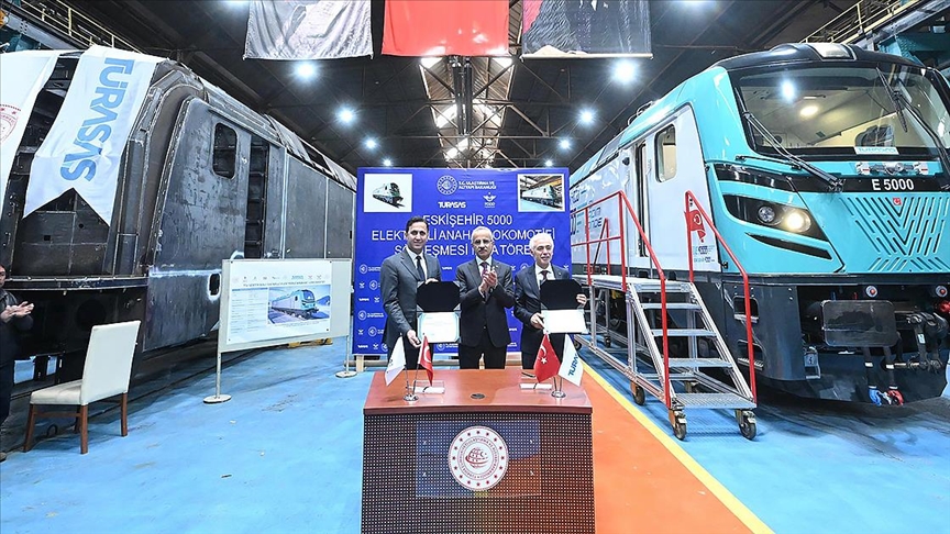 “Elektrikli Anahat Lokomotifi Sözleşmesi İmza Töreni” Bakan Uraloğlu’nun katılımıyla gerçekleştirildi