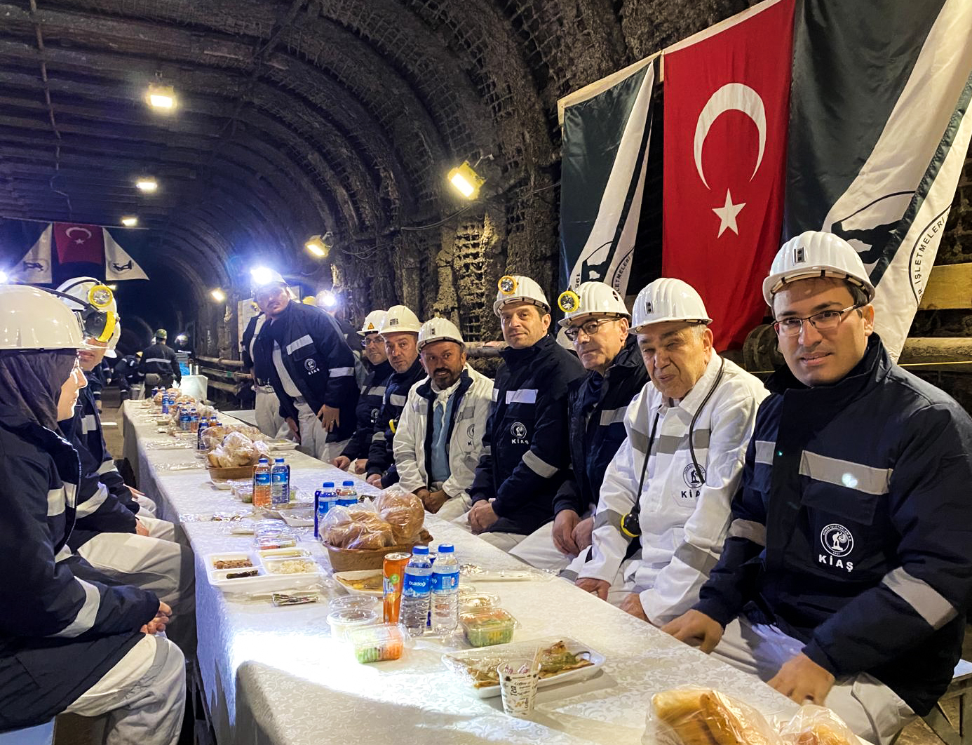 EÜAŞ, madencilerle geleneksel iftar yemeği düzenledi