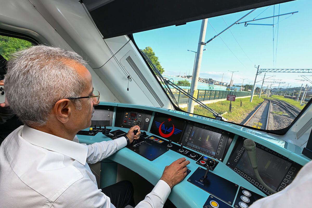 Bakan Uraloğlu: “Milli elektrikli tren sayısını iki yılda 25’e çıkaracağız”