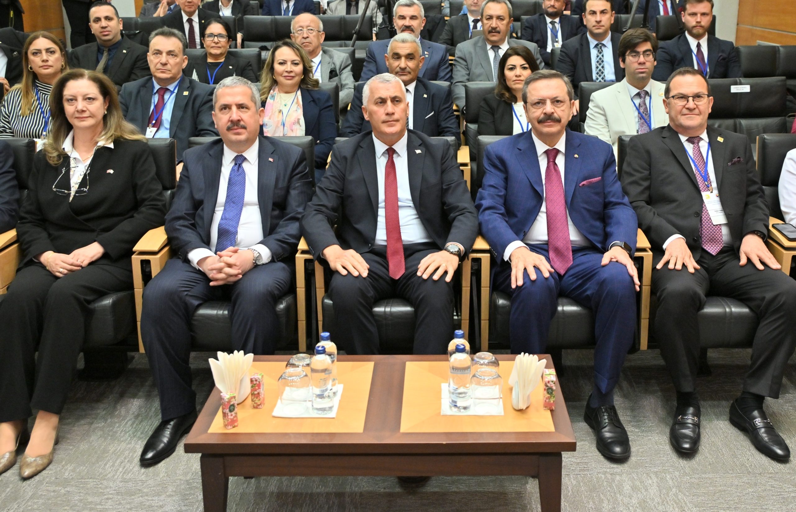 KKTC Ekonomi ve Enerji Bakanı Olgun Amcaoğlu, Türkiye-KKTC Ticaret Odası Forumu Ekonomi Konferansı’na katıldı