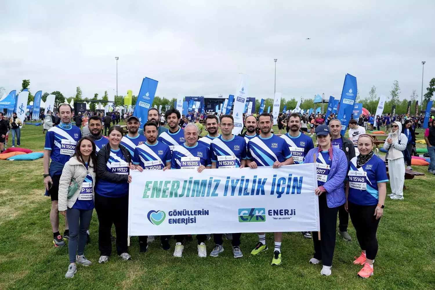 CK Enerji çalışanları, İstanbul Yarı Maratonu’nda kanserle mücadele için koştu