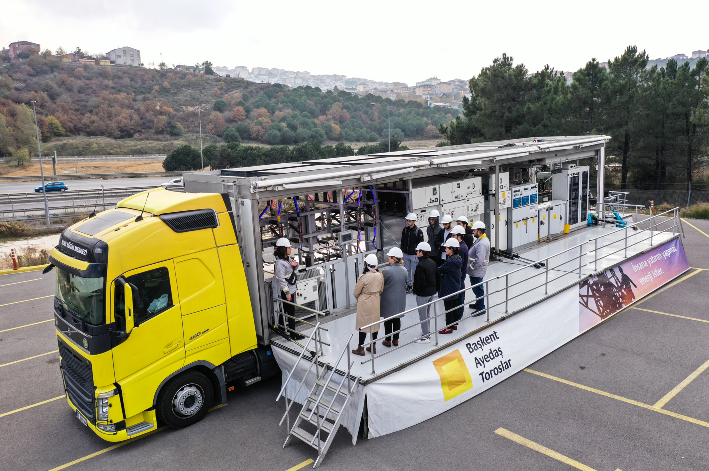 Enerjisa dağıtım şirketleri, mobil eğitim merkezi teknolojisini öğrencilerle buluşturuyor