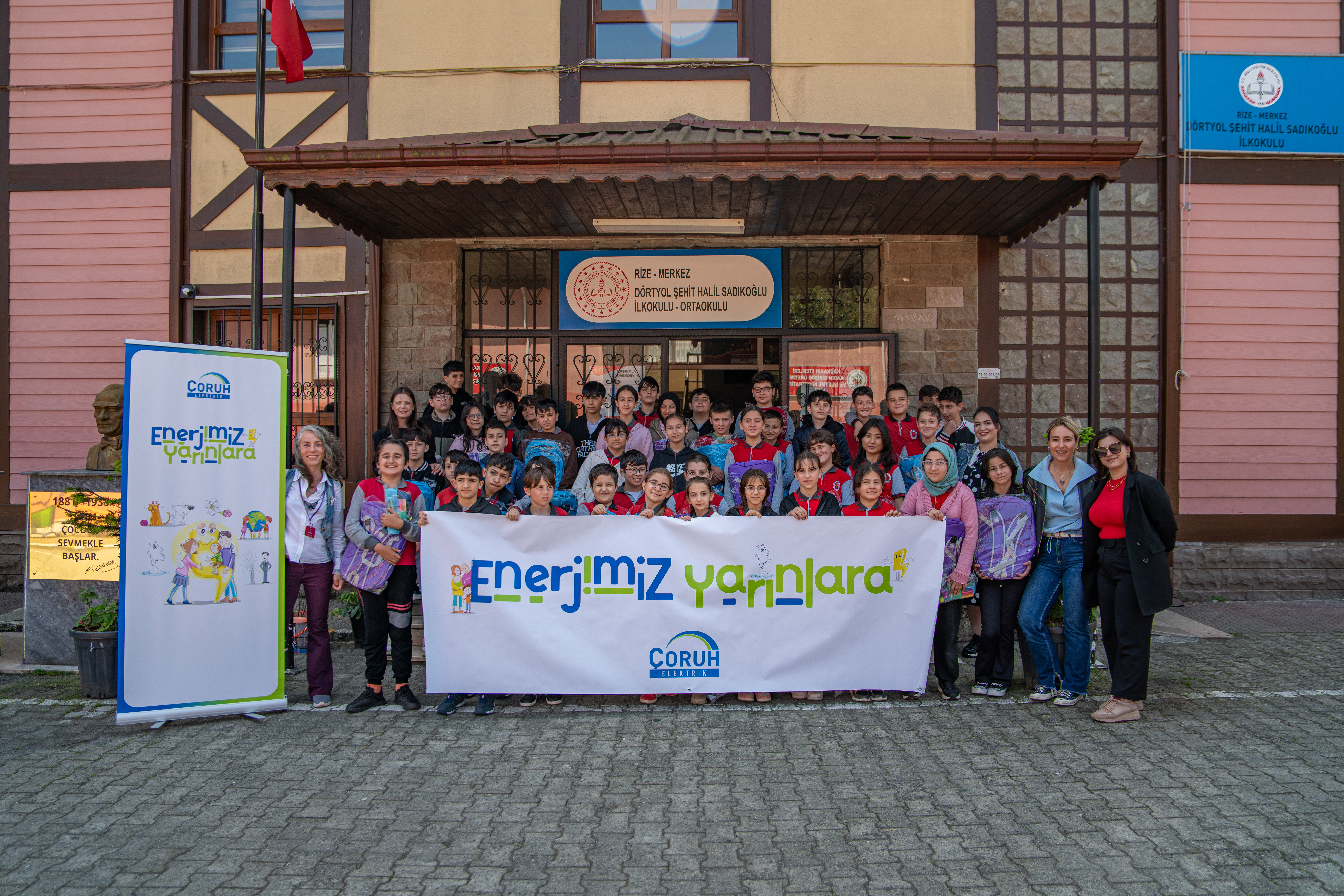 AKSA, “Enerjimiz Yarınlara Projesi” ile öğrencilerle buluşmaya devam ediyor