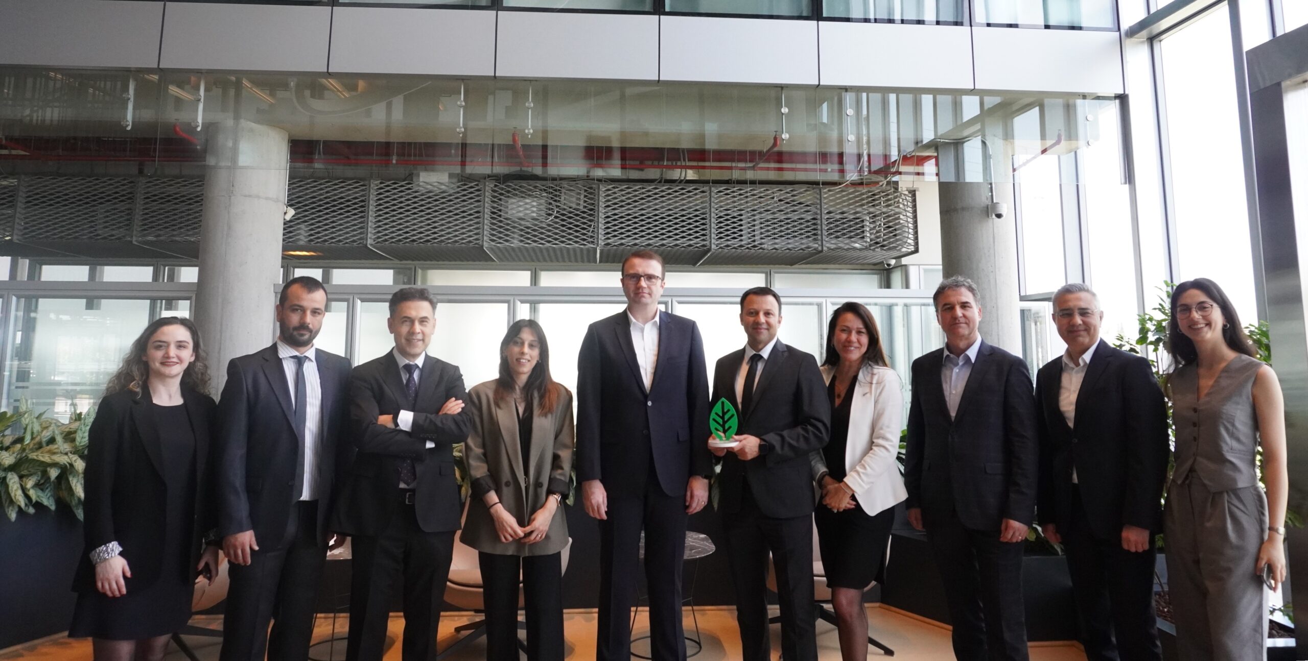 Schneider Electric’ten Doğuş Teknoloji’ye Sürdürülebilirlik Etki Ödülü