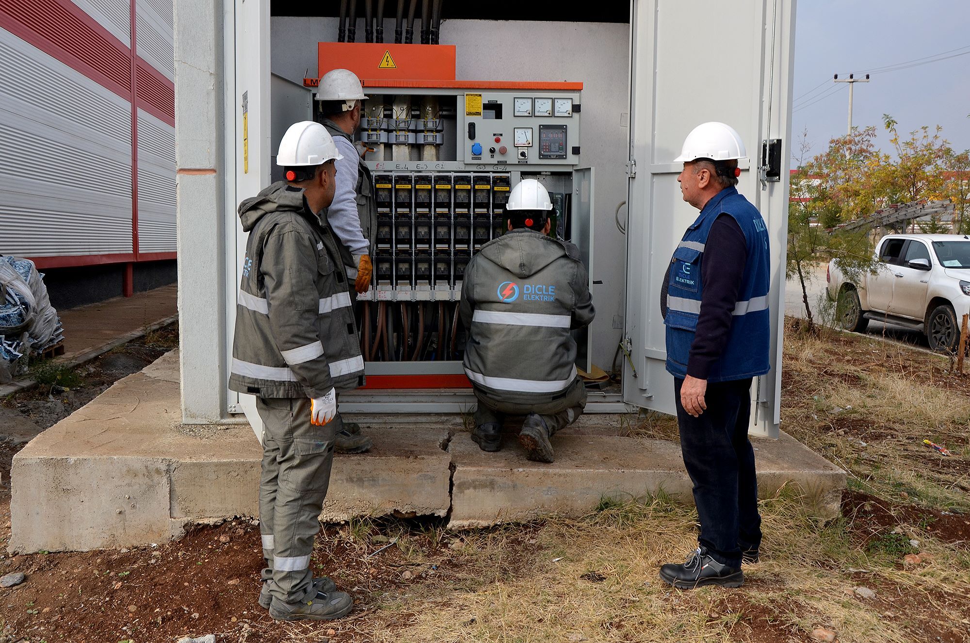 Dicle Elektrik; “Kaçak elektrik kullanımı azaldıkça şebekeler güçleniyor”