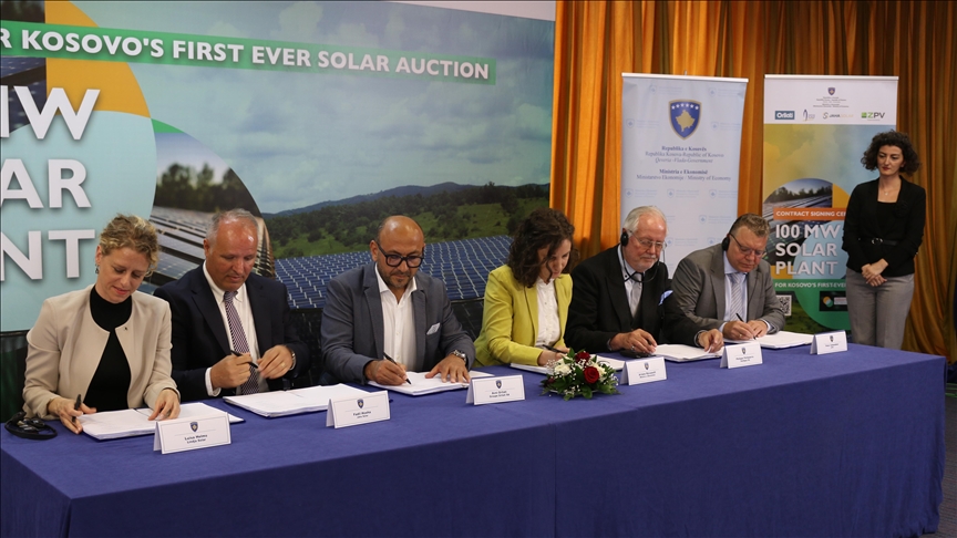 Kosova’da kurulacak ülkenin ilk güneş enerjisi santrali için imzalar atıldı