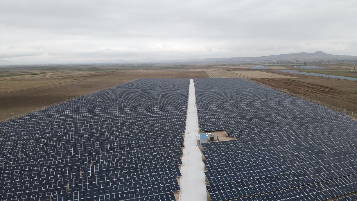 Arazi tipi GES yatırımı ile geleceğin enerjisi üretiliyor