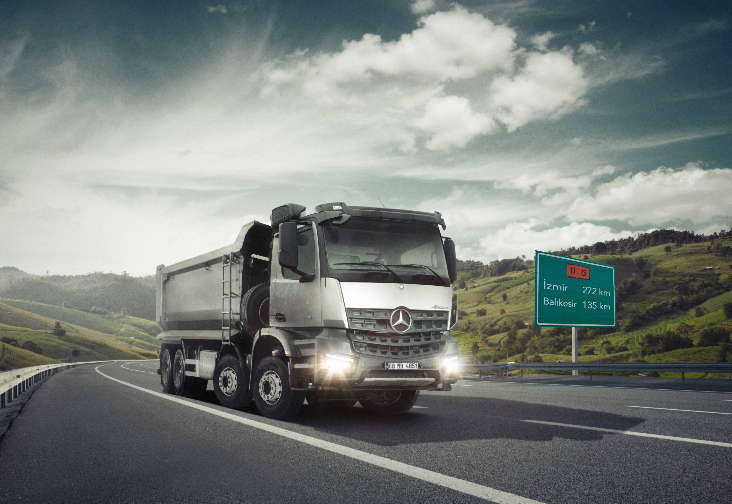 “Şantiyedeki Güç”: Mercedes-Benz Arocs 4851 K, ağır yükler altında sürüş güvenliğini garantiye alıyor