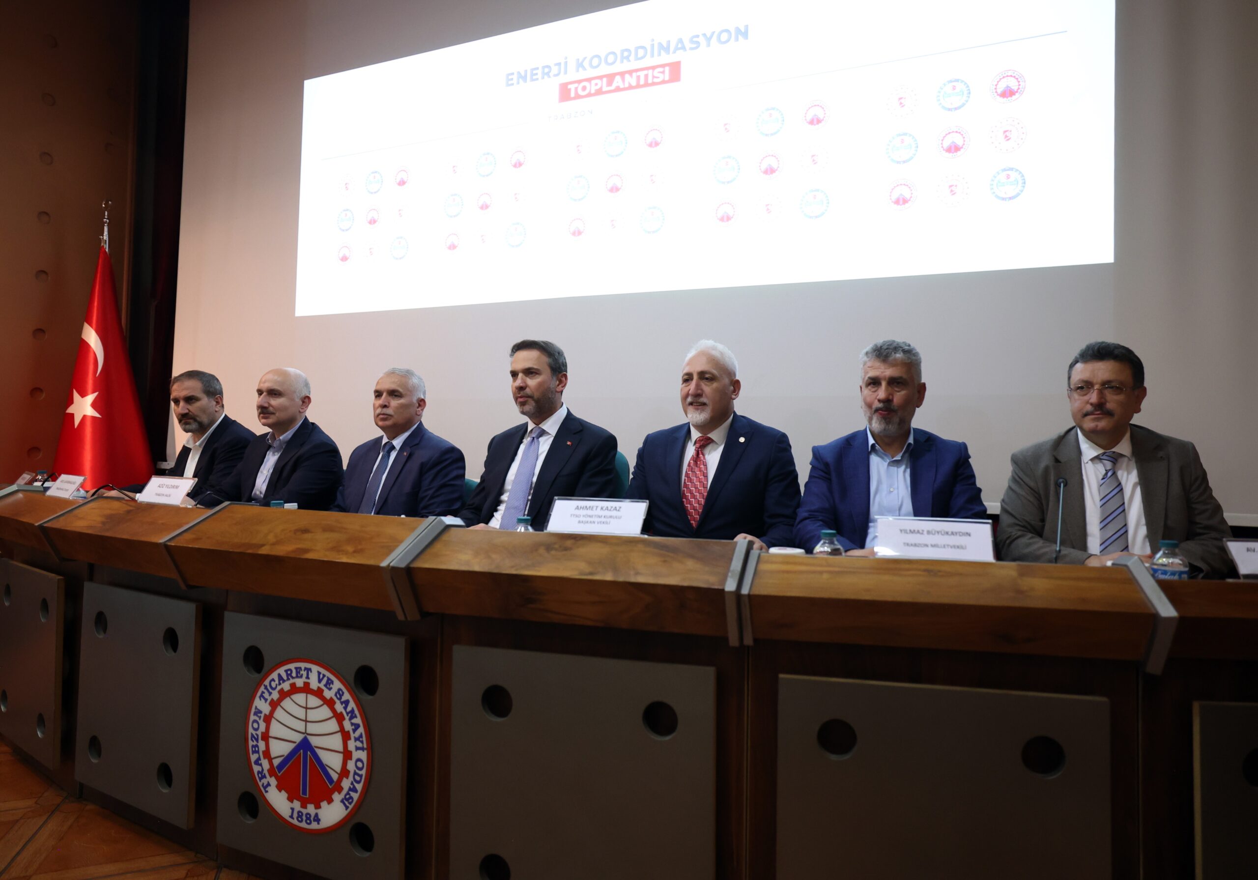 Bakan Bayraktar Trabzon’da sanayicilerle buluştu