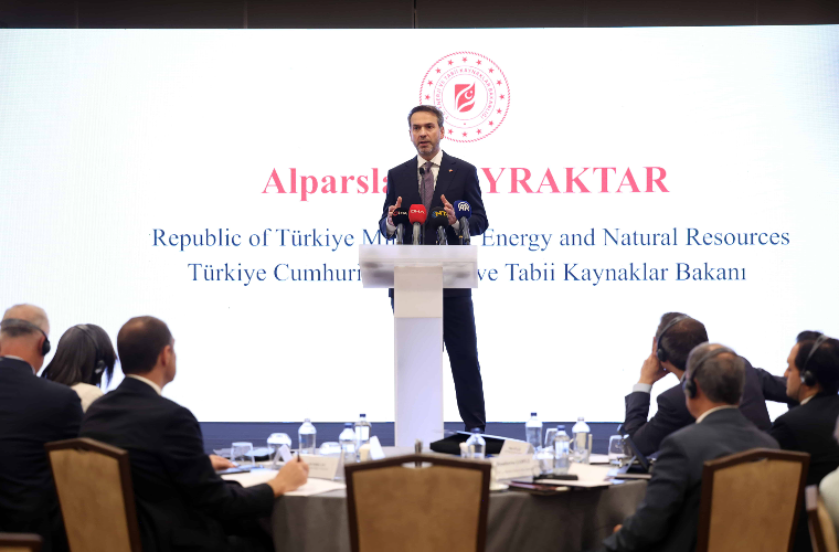 Bakan Bayraktar yenilenebilir enerjide yeni hedefleri anlattı