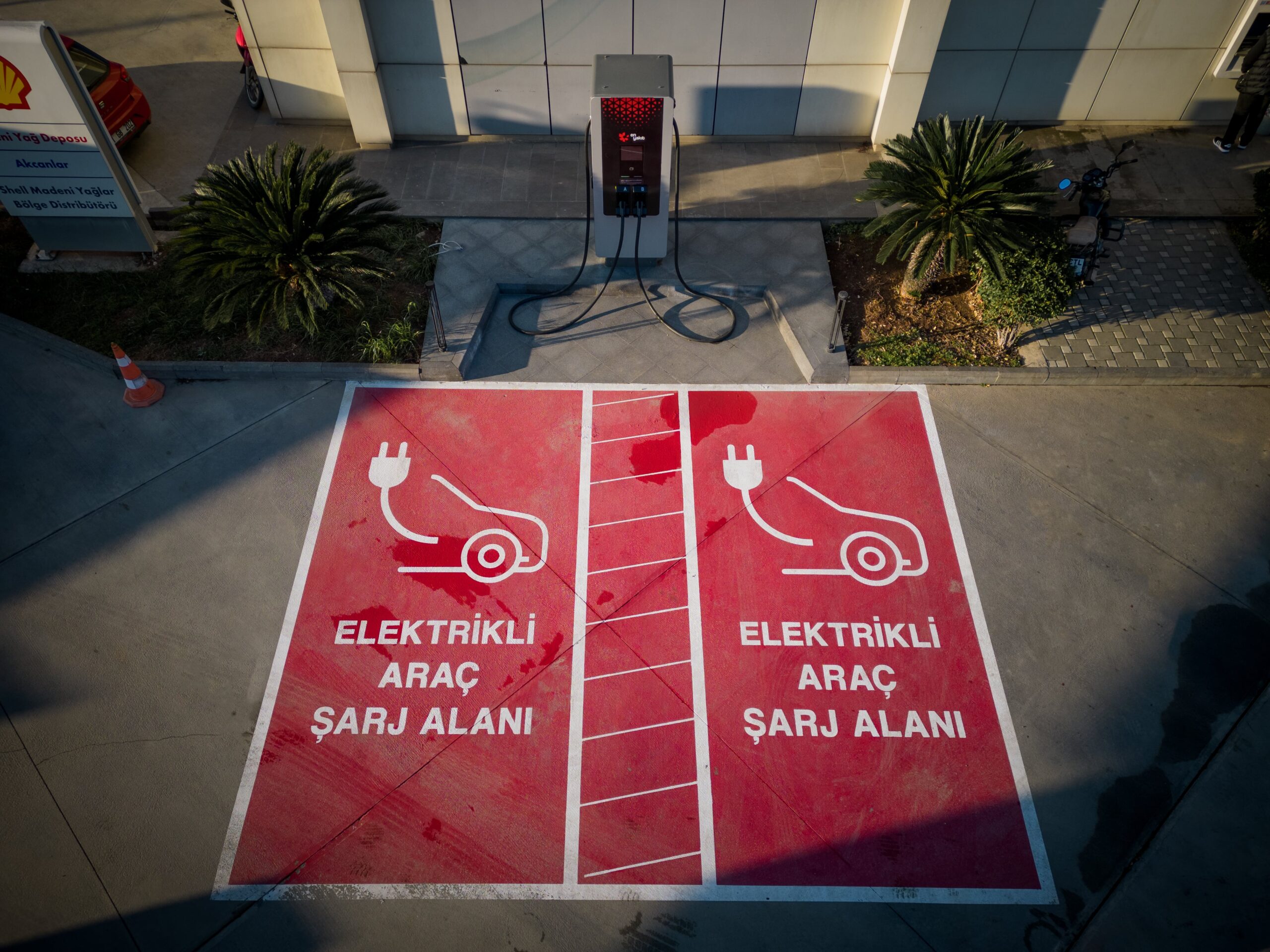 Elektrikli araç kullanıcılarının şarj bulma kaygısı azalıyor