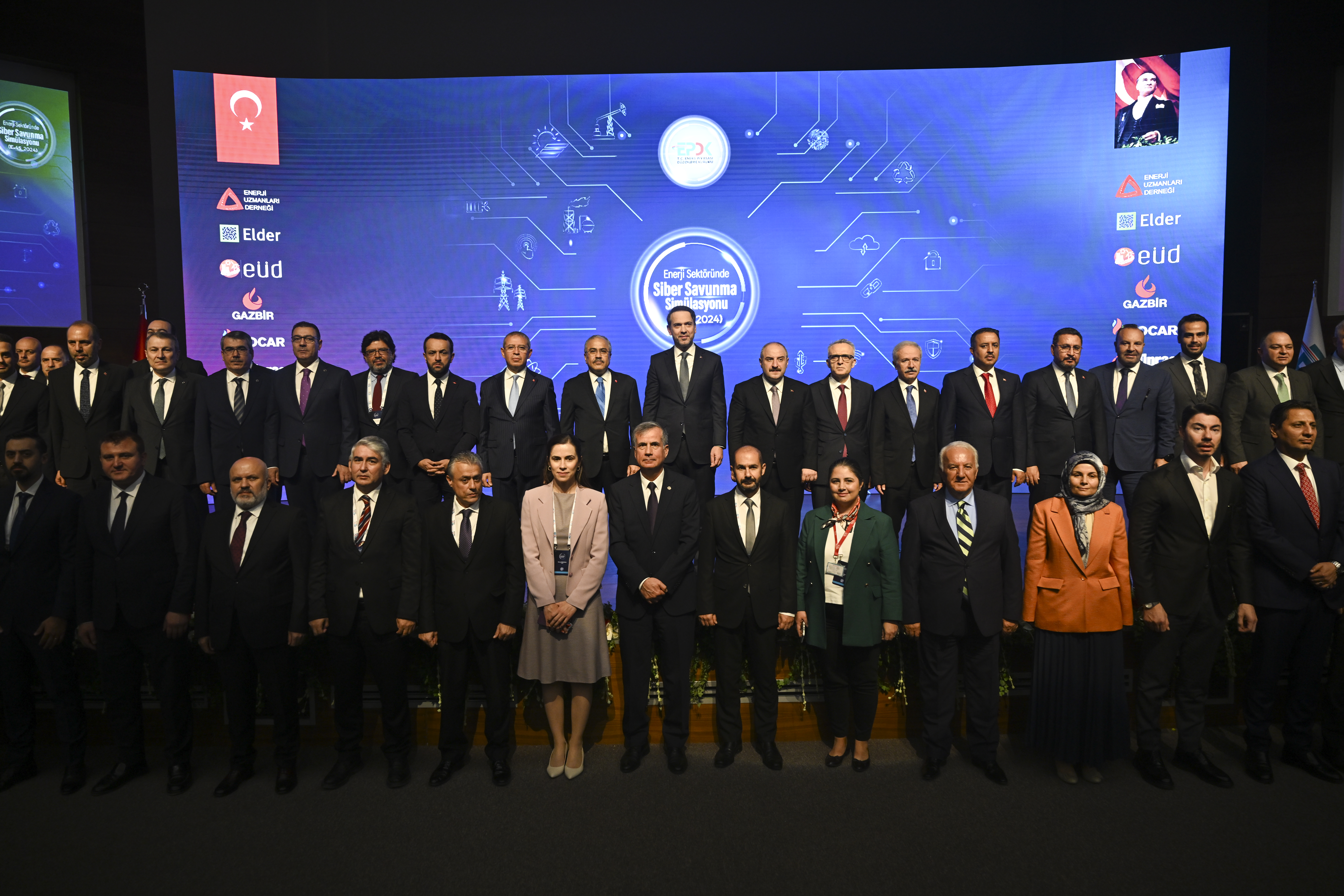 Bakan Bayraktar, enerji altyapısının siber güvenliği için çok katmanlı çalışma yürütüldüğünü bildirdi