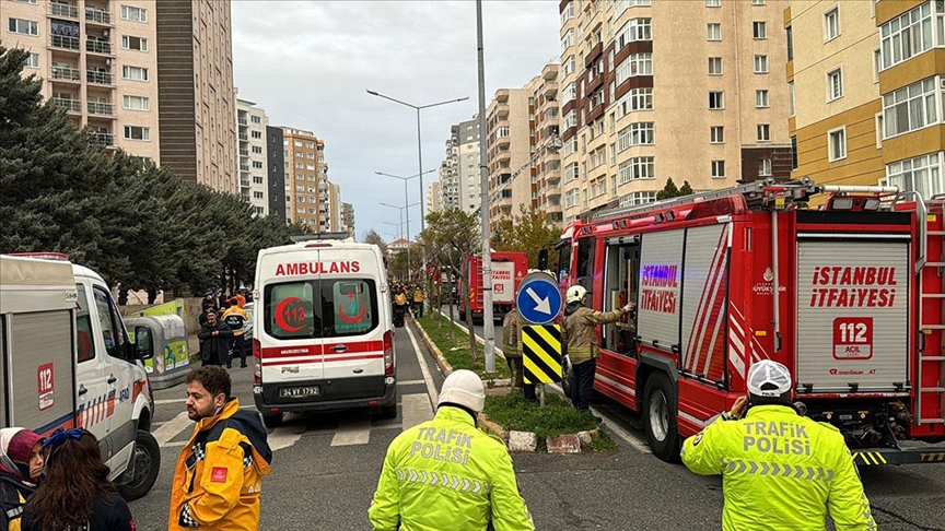 Beylikdüzü’nde bir binadaki doğal gaz patlamasında 1 kişi öldü, 3 kişi yaralandı