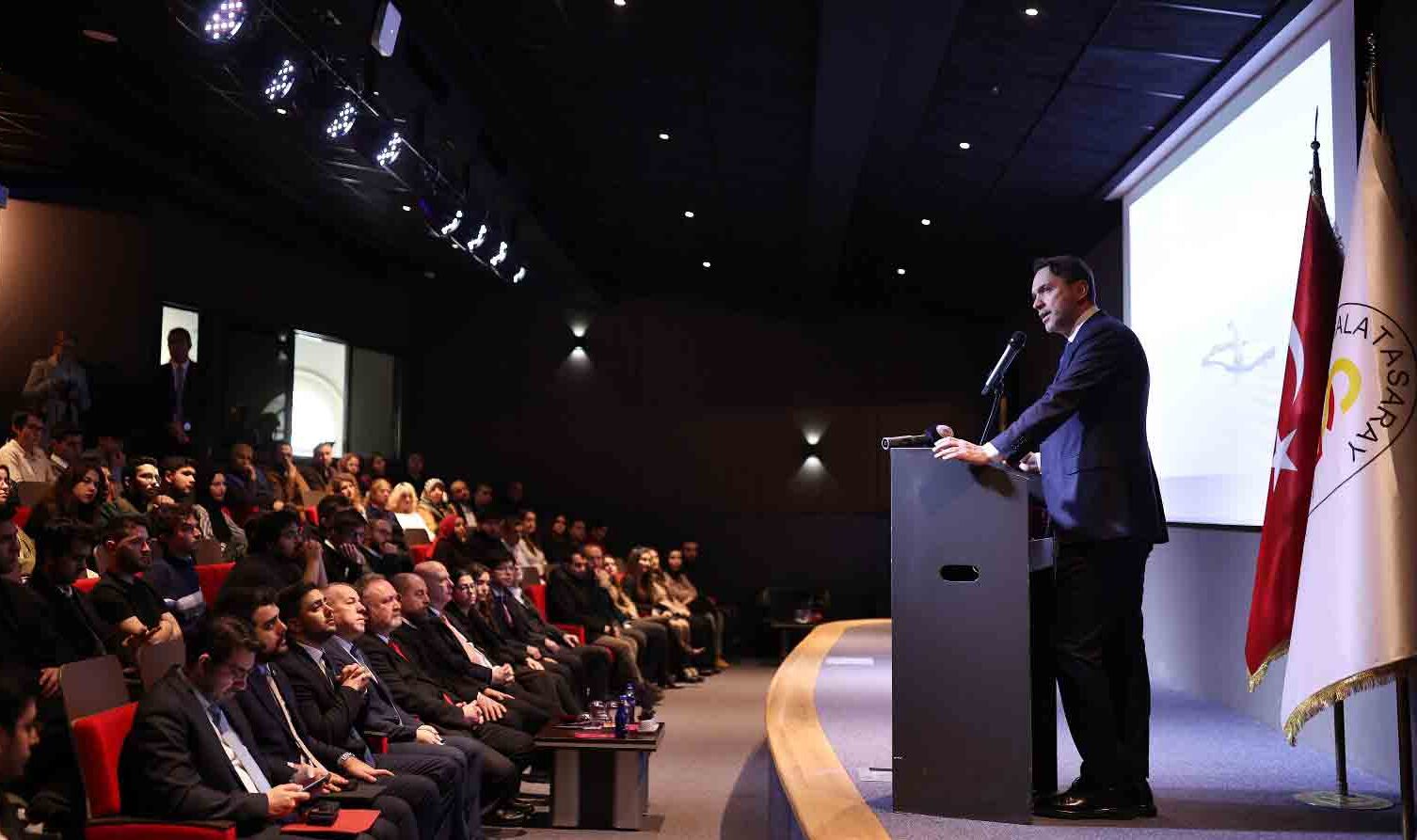 Gençler sordu, Bakan Bayraktar yanıtladı