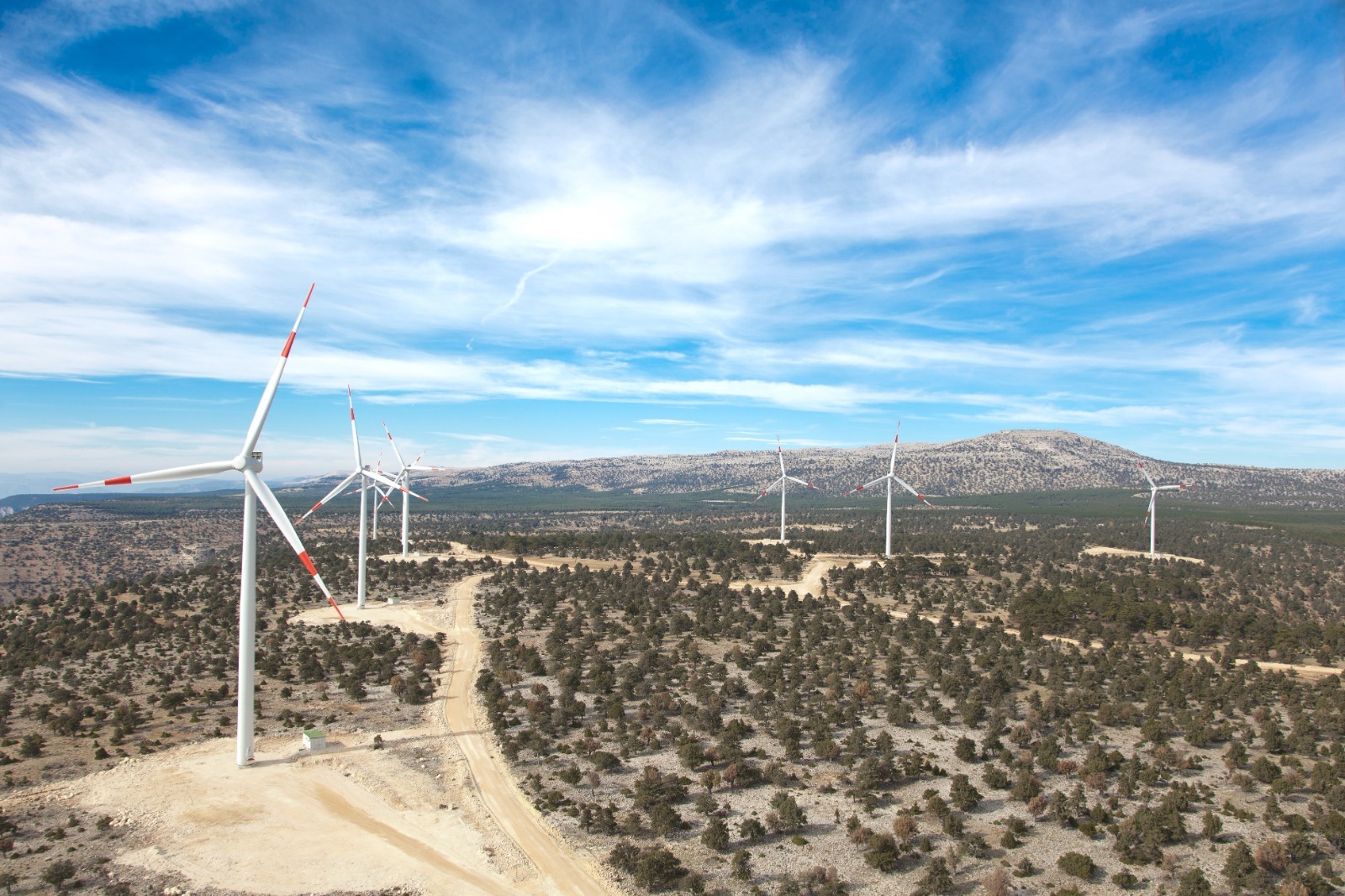 Sarıtepe Hibrit GES Projesi enerji üretimine başladı