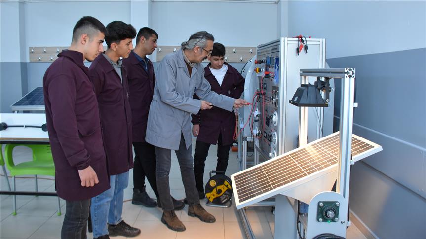 Van’da okulun elektrik ihtiyacının yarısı güneş enerjisinden karşılanıyor
