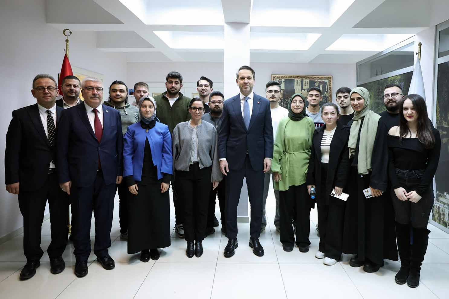 Bakan Bayraktar geleceğin nükleer mühendisleriyle buluştu