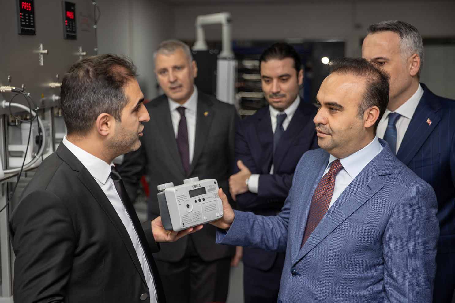 Eska, akıllı doğal gaz sayacını Sanayi ve Teknoloji Bakanı Kacır’a tanıttı