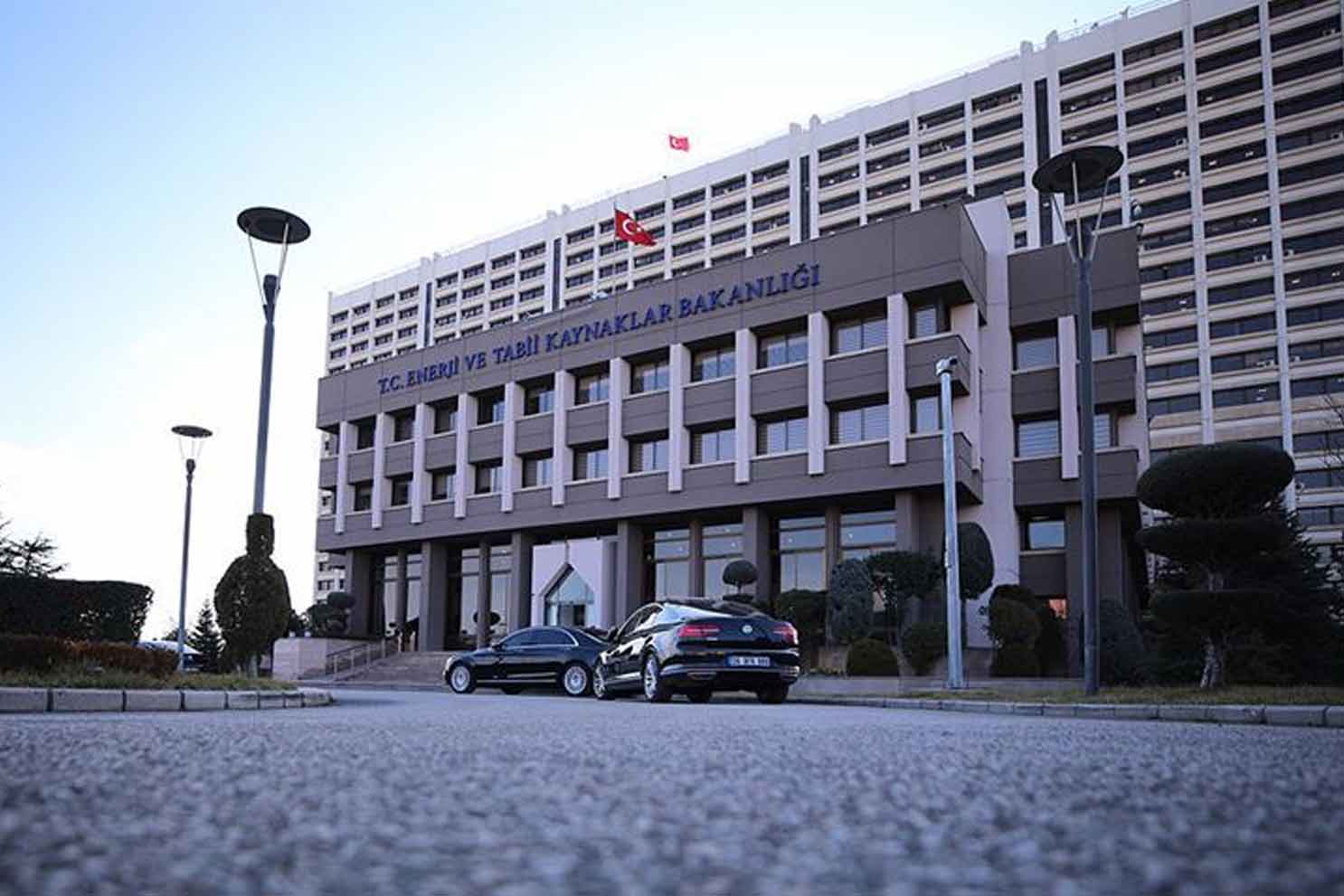 Enerji Bakanlığı, YEKA GES ve RES yarışmalarının şartnamelerini güncelledi